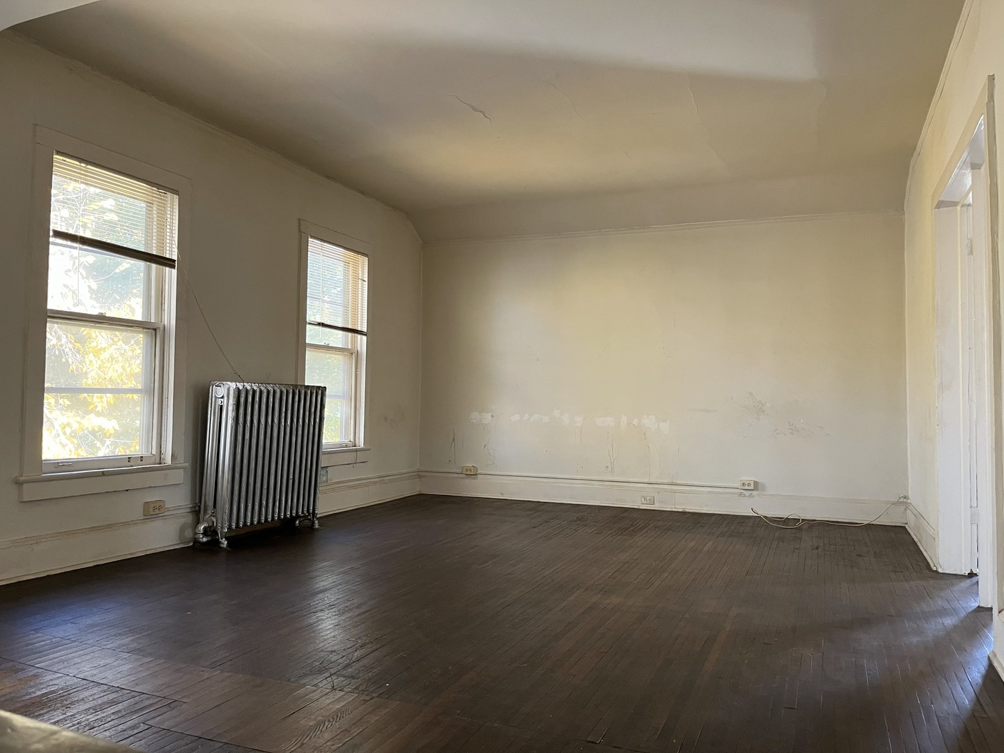 518 Hamilton Street Evanston, IL 60202 - Photo 8 of 15 an empty room with wooden floor and windows