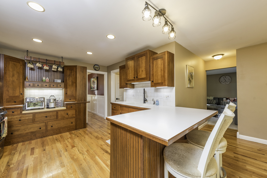 3482 Ellis Avenue Gurnee, IL 60031 - Photo 19 of 46 a large kitchen with a table and chairs