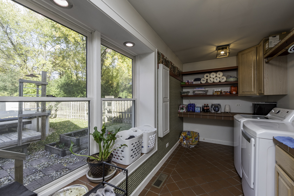 3482 Ellis Avenue Gurnee, IL 60031 - Photo 22 of 46 a living room with furniture and a open kitchen view