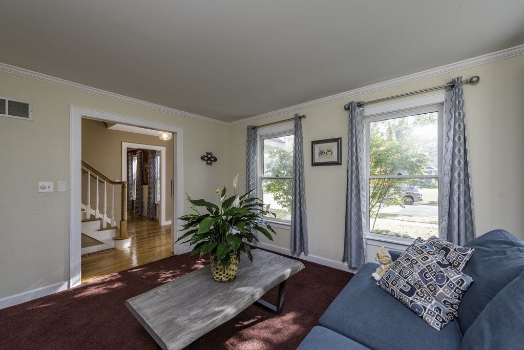 3482 Ellis Avenue Gurnee, IL 60031 - Photo 7 of 46 a living room with furniture and a potted plant