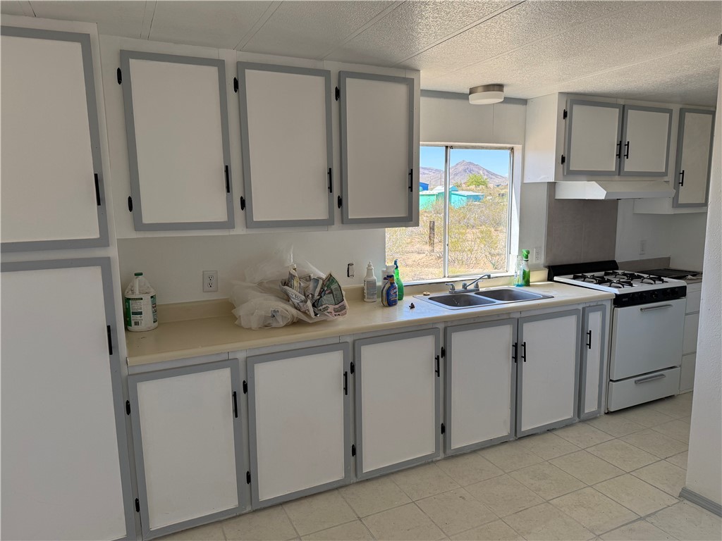 5232 Cove Road Golden Valley, AZ 86413 - Photo 10 of 28 Kitchen