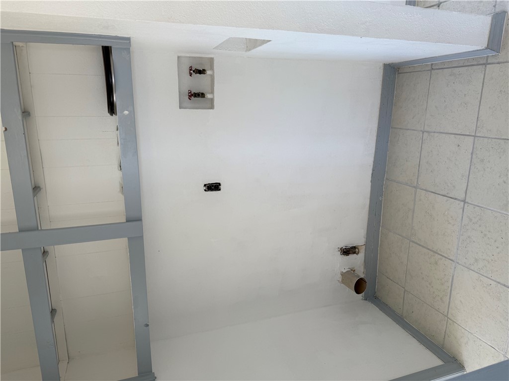 5232 Cove Road Golden Valley, AZ 86413 - Photo 14 of 28 Laundry