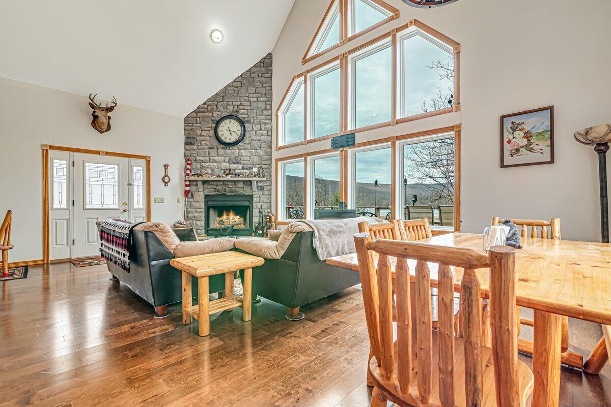 16 Delaware Drive West Hazleton, PA 18202 - Photo 13 of 49 Photo Mar 28 2025 2 24 29 PM