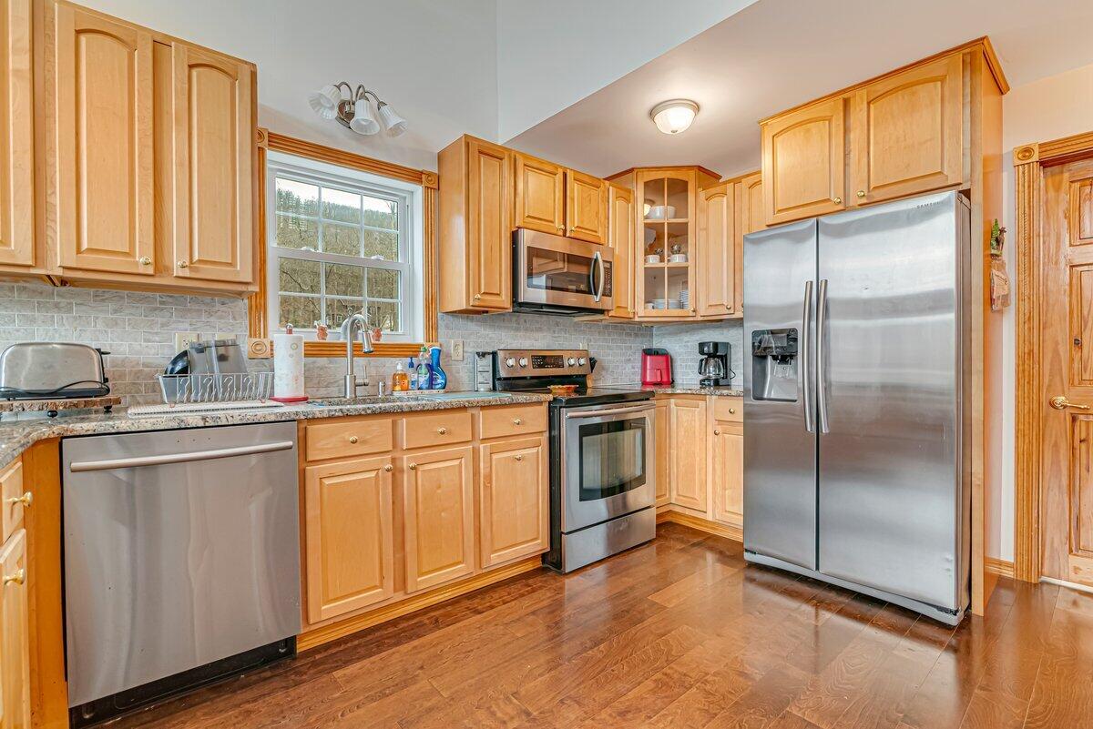 16 Delaware Drive West Hazleton, PA 18202 - Photo 22 of 49 Photo Mar 28 2025 2 30 09 PM