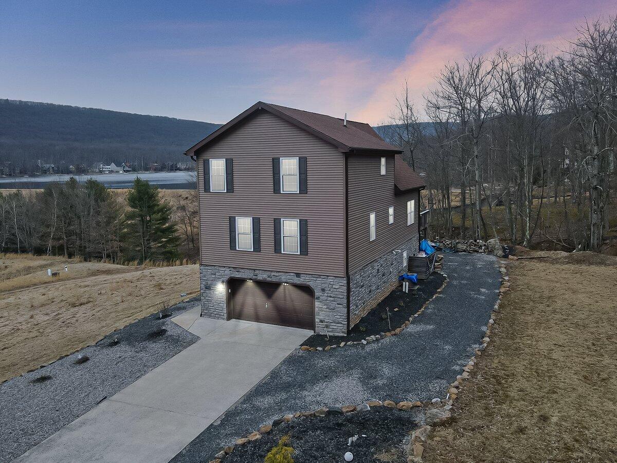 16 Delaware Drive West Hazleton, PA 18202 - Photo 3 of 49 16 Deleware Dr Vt