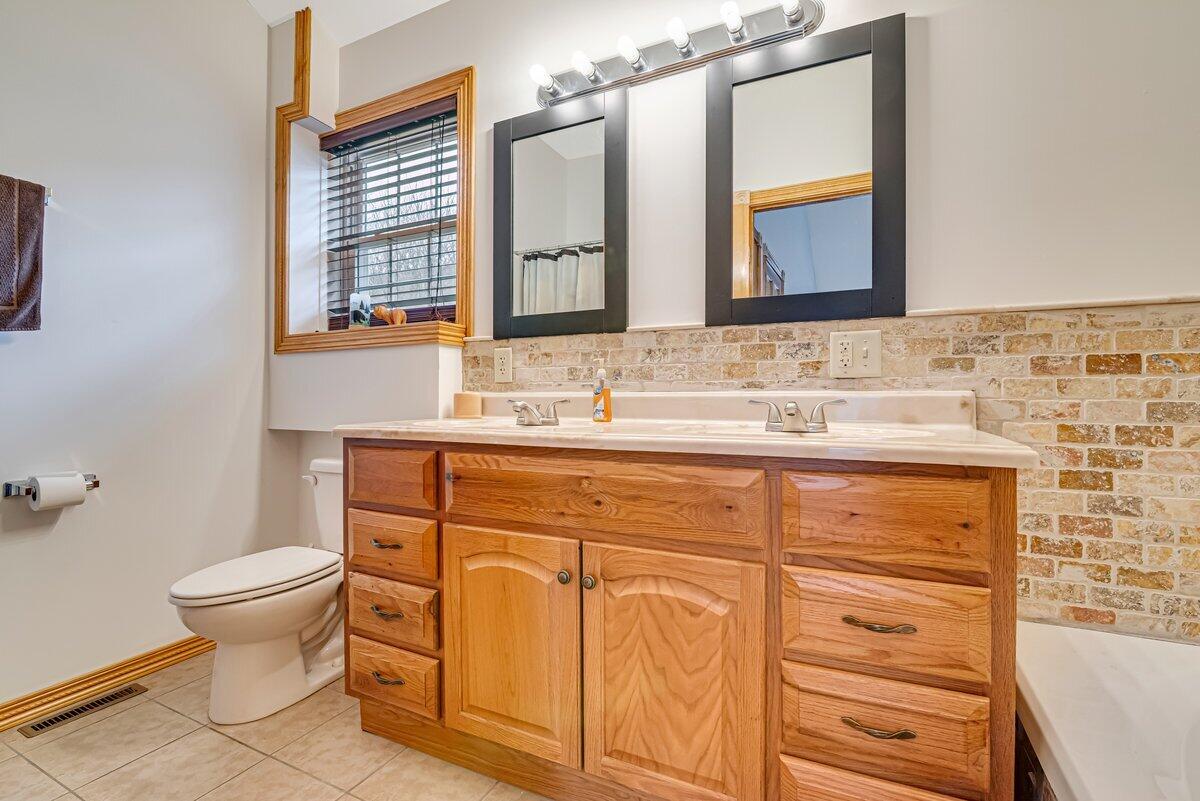 16 Delaware Drive West Hazleton, PA 18202 - Photo 37 of 49 Photo Mar 28 2025 2 14 07 PM