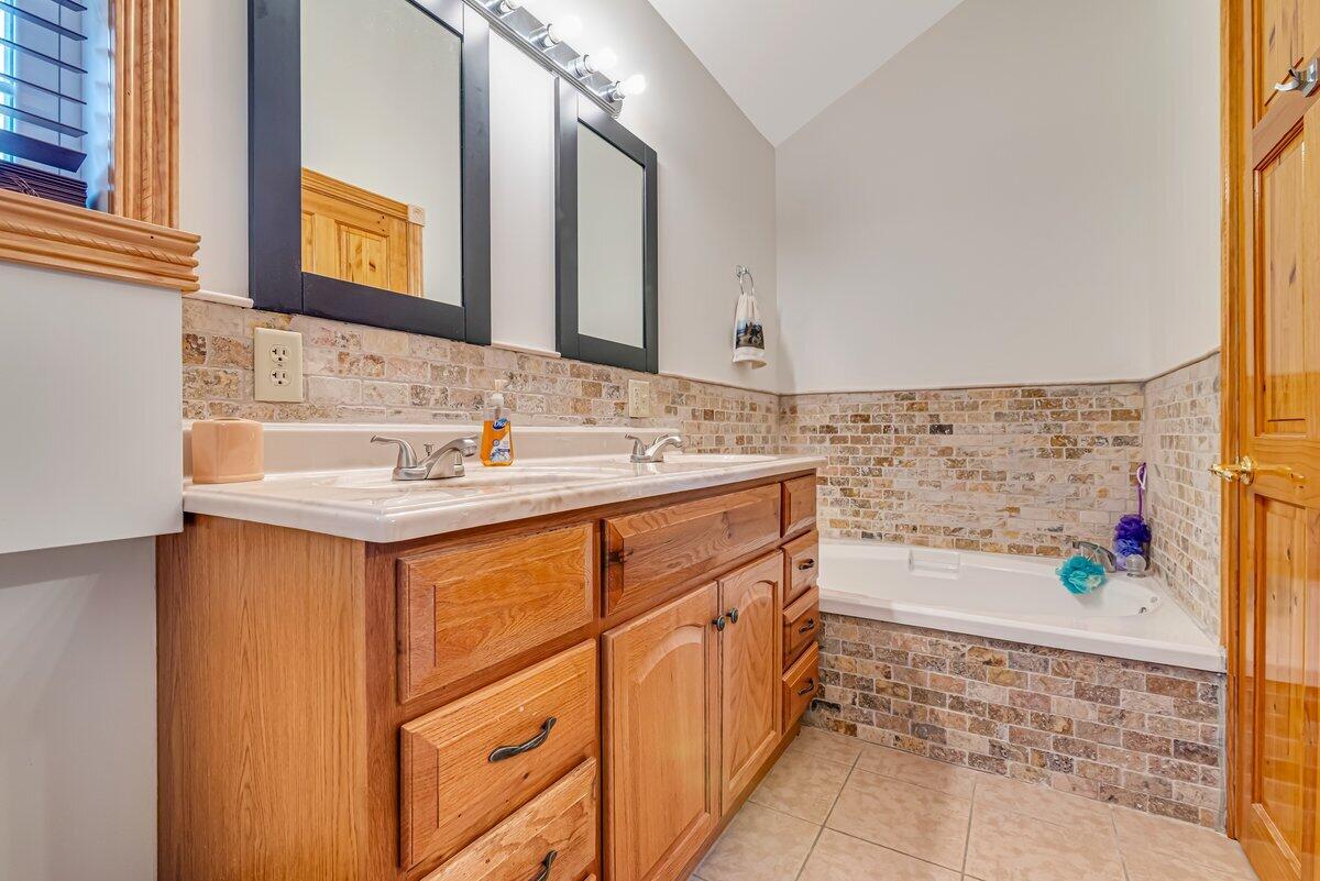 16 Delaware Drive West Hazleton, PA 18202 - Photo 38 of 49 Photo Mar 28 2025 2 15 04 PM