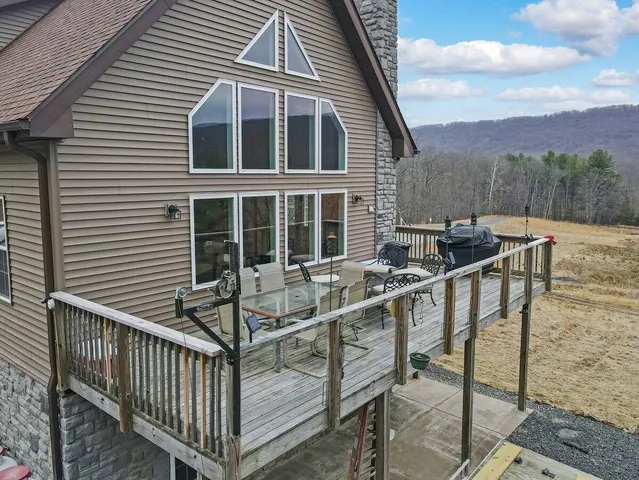 $510,000 | 16 Delaware Drive West, Hazleton, PA 18202