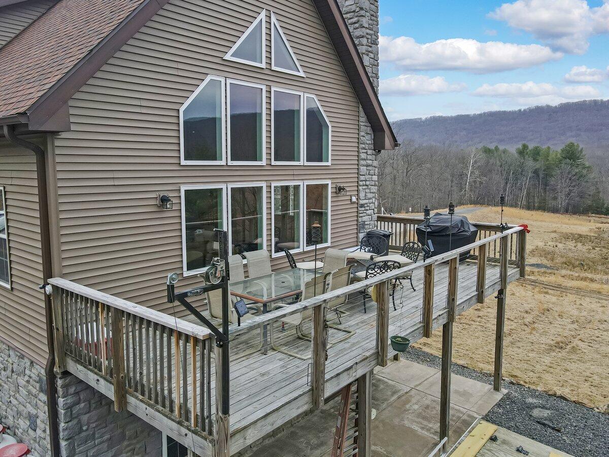 16 Delaware Drive West Hazleton, PA 18202 - Photo 8 of 49 Photo Mar 28 2025 4 12 12 PM