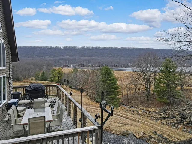 $510,000 | 16 Delaware Drive West, Hazleton, PA 18202