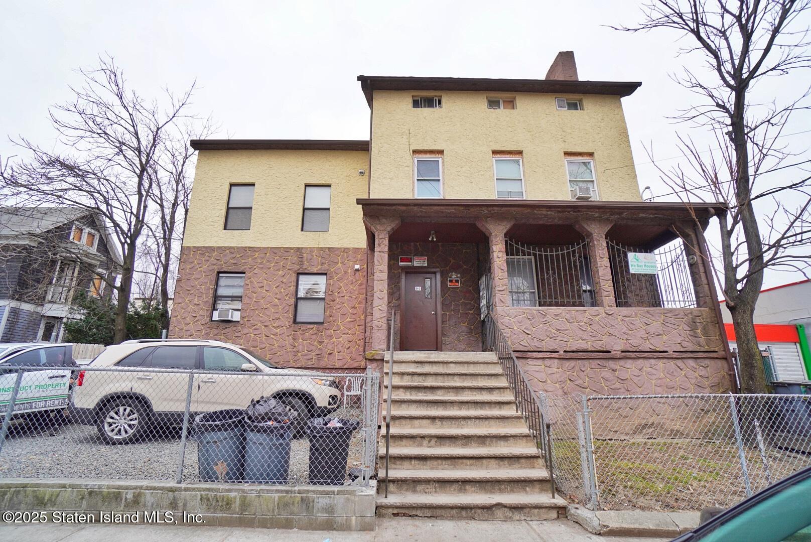 90 Vreeland Street Staten Island, NY 10302 - Photo 3 of 25 a front view of a house with garden