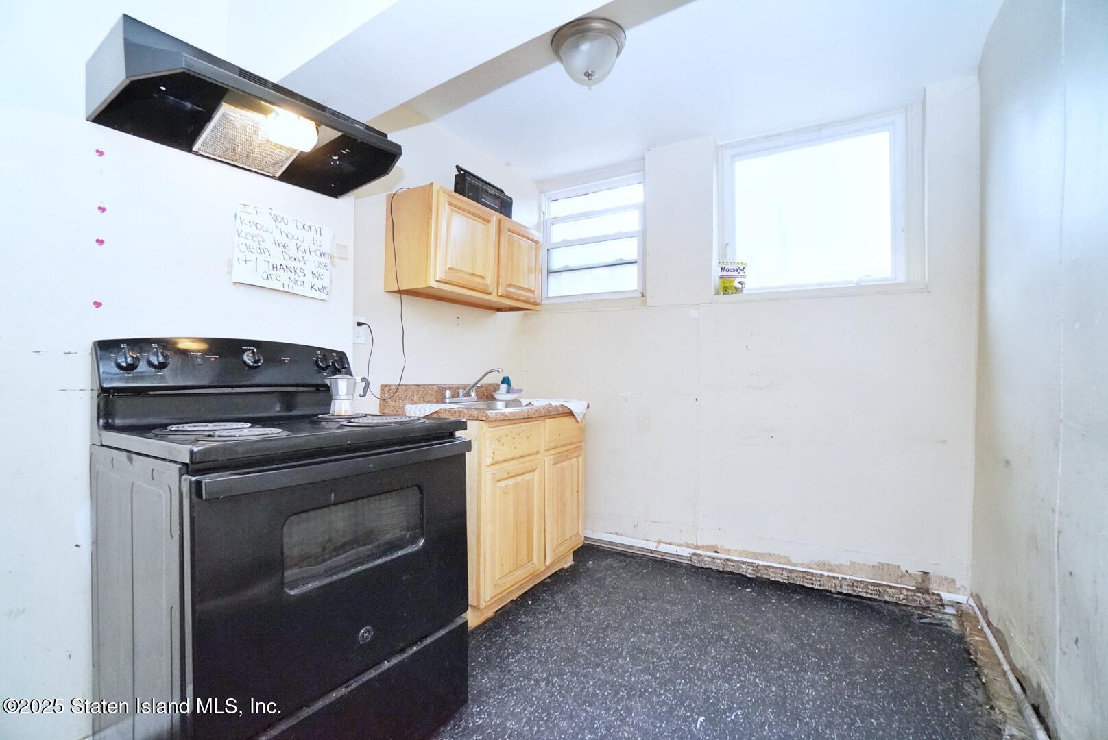 90 Vreeland Street Staten Island, NY 10302 - Photo 6 of 25 a utility room with dryer and washer