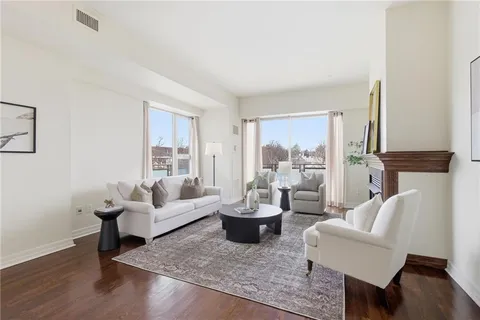 $685,000 | 4950 Central Street, Unit 307, Kansas City, MO 64112