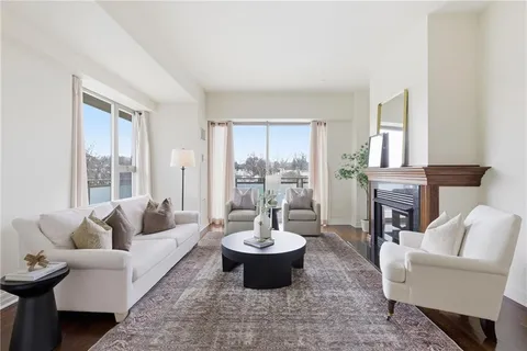 $685,000 | 4950 Central Street, Unit 307, Kansas City, MO 64112