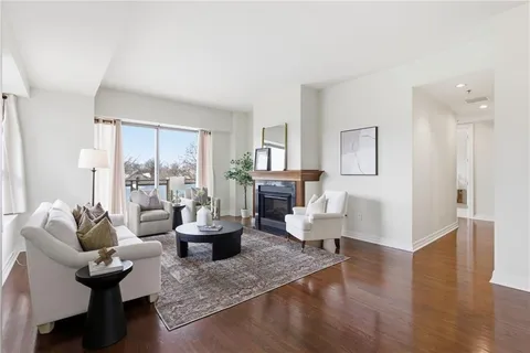 $685,000 | 4950 Central Street, Unit 307, Kansas City, MO 64112