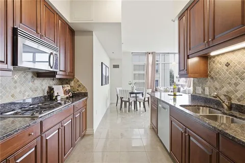 $685,000 | 4950 Central Street, Unit 307, Kansas City, MO 64112