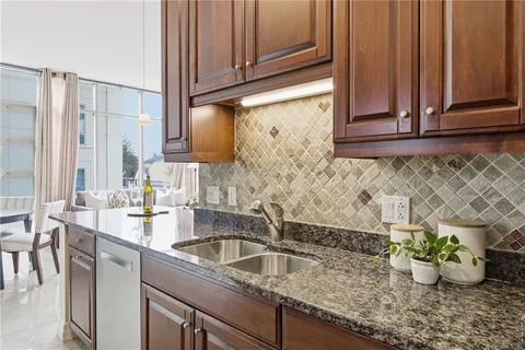 $685,000 | 4950 Central Street, Unit 307, Kansas City, MO 64112