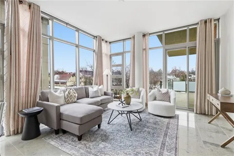 $685,000 | 4950 Central Street, Unit 307, Kansas City, MO 64112