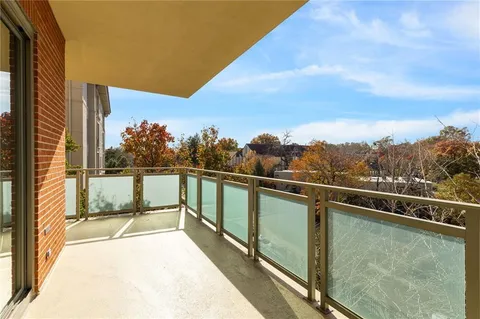 $680,000 | 4950 Central Street, Unit 307, Kansas City, MO 64112