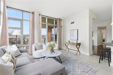 $680,000 | 4950 Central Street, Unit 307, Kansas City, MO 64112