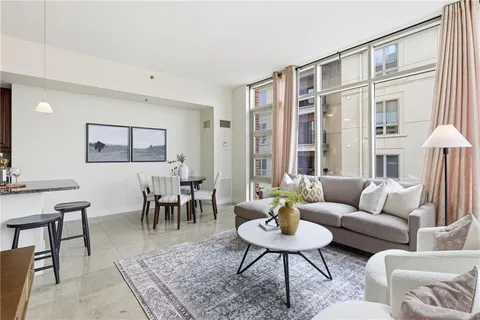 $685,000 | 4950 Central Street, Unit 307, Kansas City, MO 64112