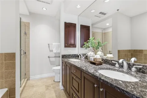 $685,000 | 4950 Central Street, Unit 307, Kansas City, MO 64112