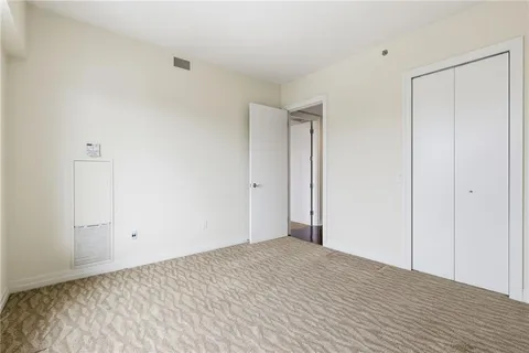 $680,000 | 4950 Central Street, Unit 307, Kansas City, MO 64112