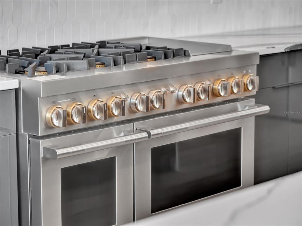 16808 Bolsena Drive Montverde, FL 34756 - Photo 34 of 68 a close view of a stove