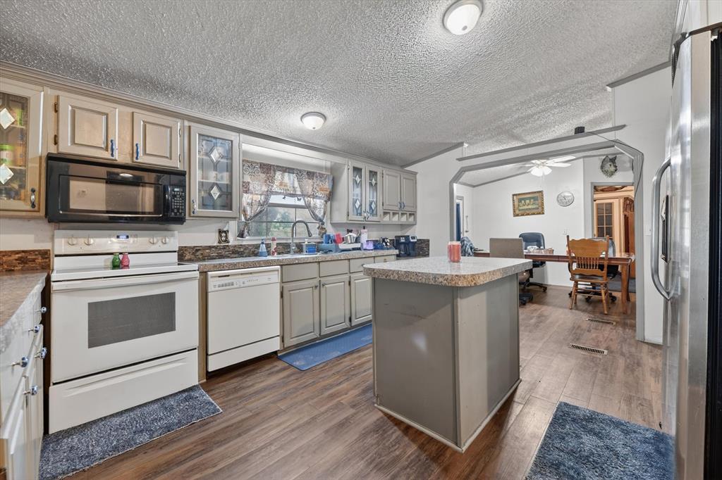245 Ross Lane Springtown, TX 76082 - Photo 9 of 26
