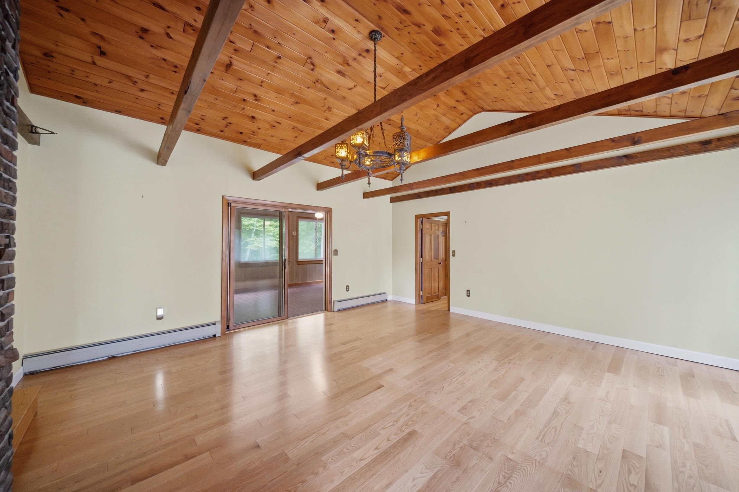 8 Escumbuit Road Derry, NH 03038 - Photo 12 of 59
