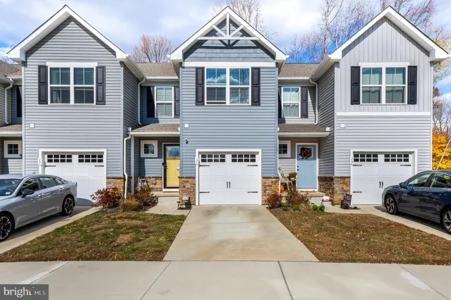 $395,000 | 17 Southwind Drive, Blackwood, NJ 08012