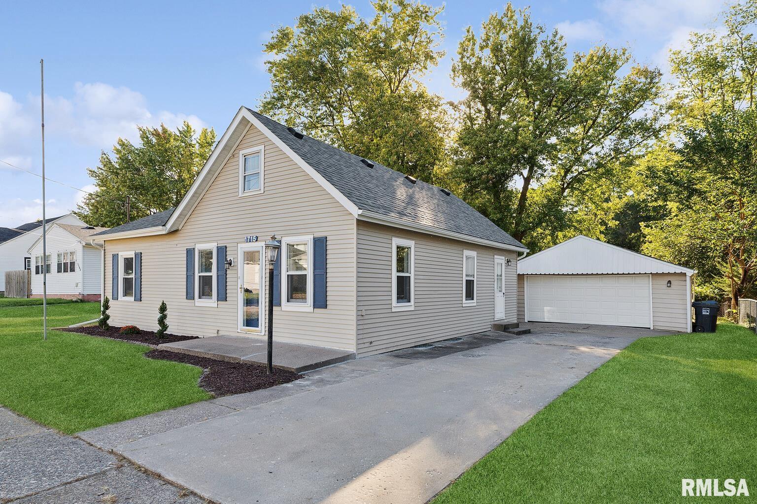 1715 2nd Street Moline, IL 61265 - Photo 2 of 30