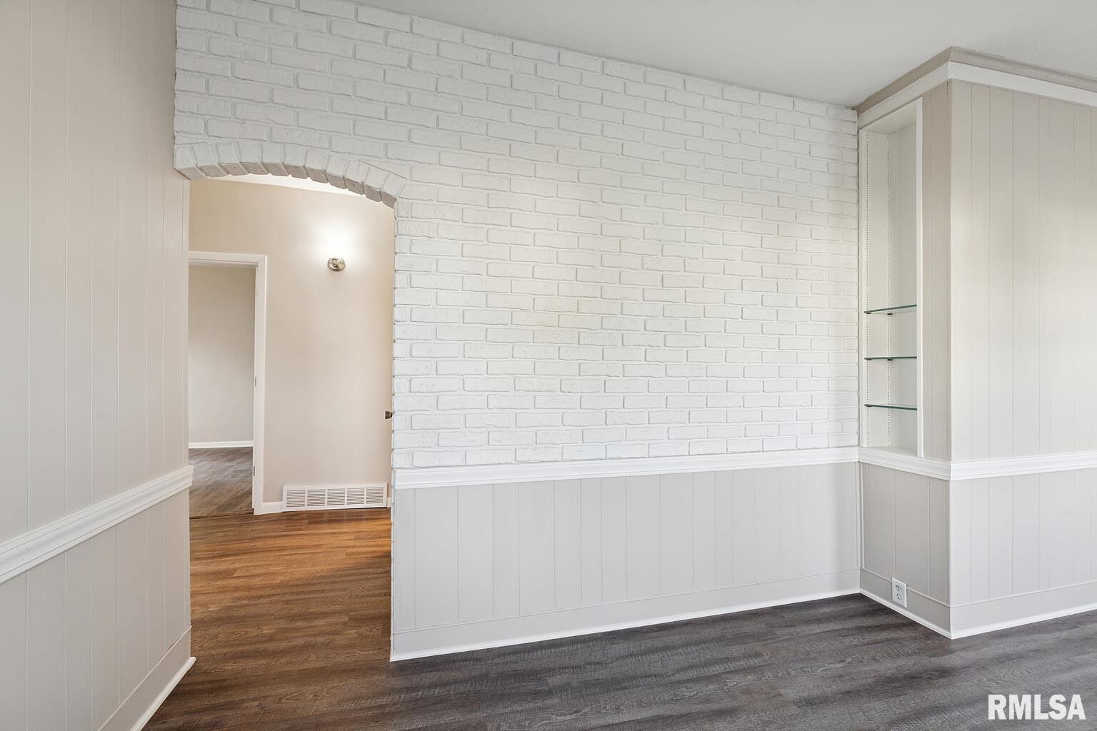 1715 2nd Street Moline, IL 61265 - Photo 10 of 30