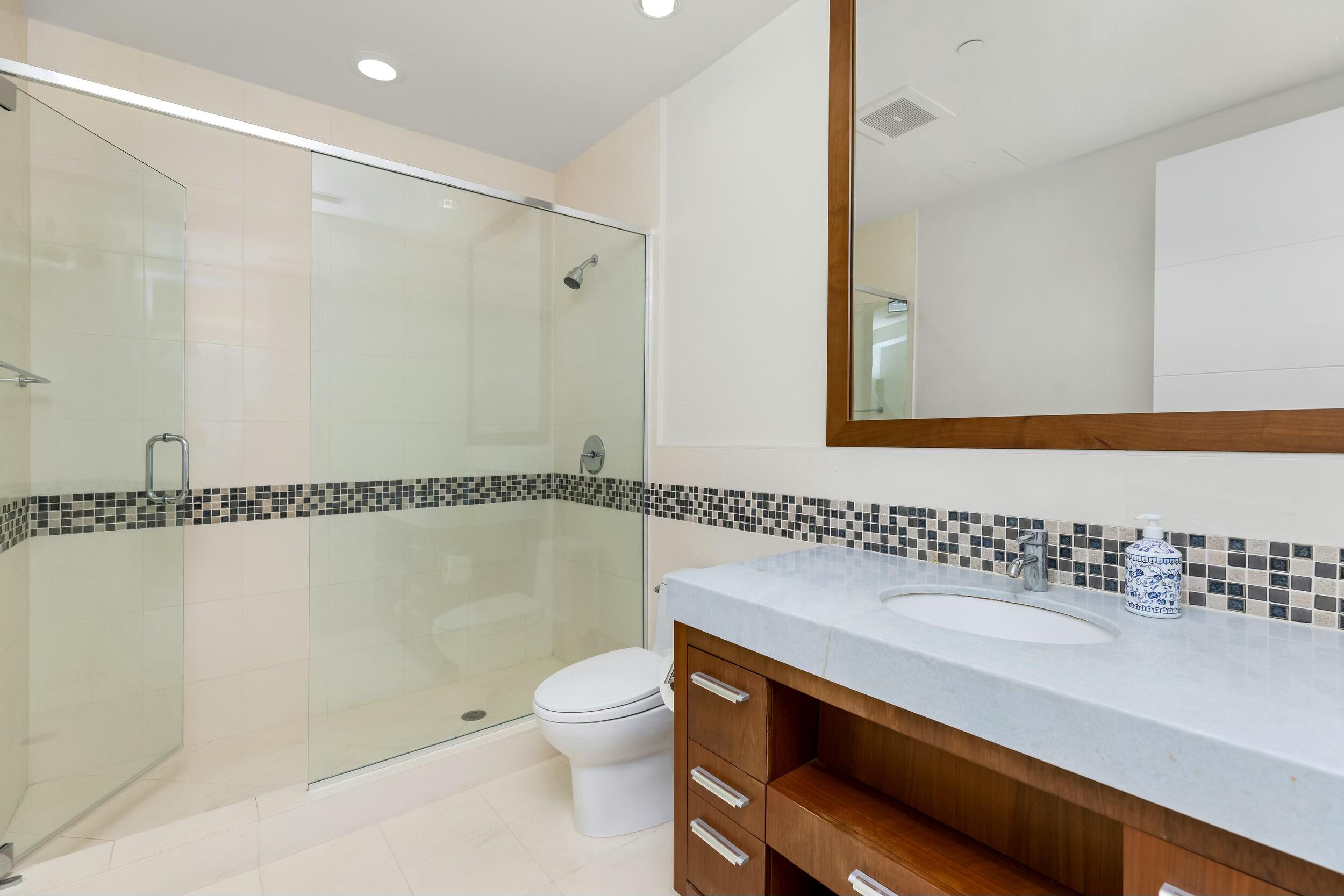 1000 South Ocean Boulevard, Unit 402 Boca Raton, FL 33432 - Photo 16 of 34 Guest Bathroom 1