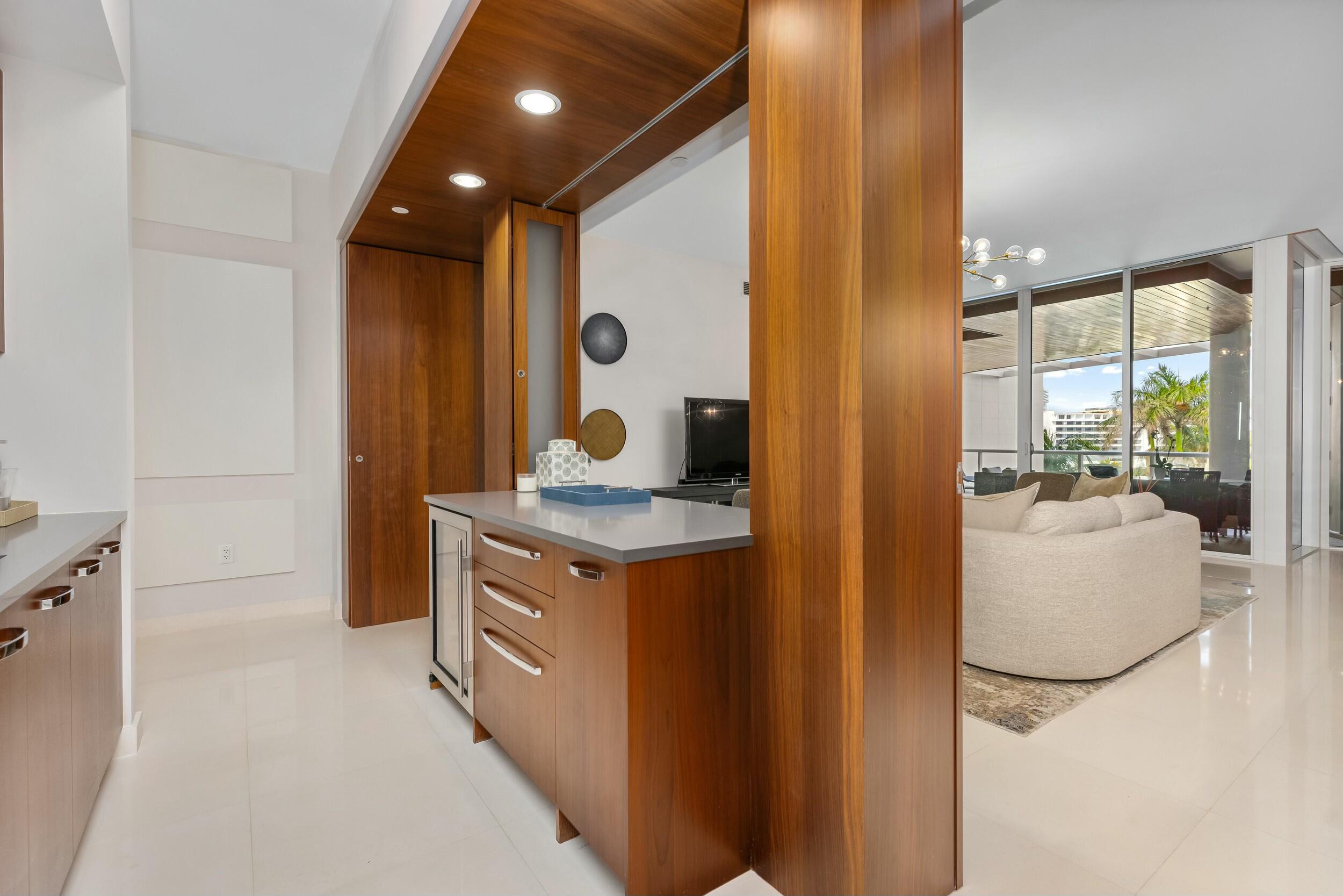 1000 South Ocean Boulevard, Unit 402 Boca Raton, FL 33432 - Photo 21 of 34 Butler's Pantry