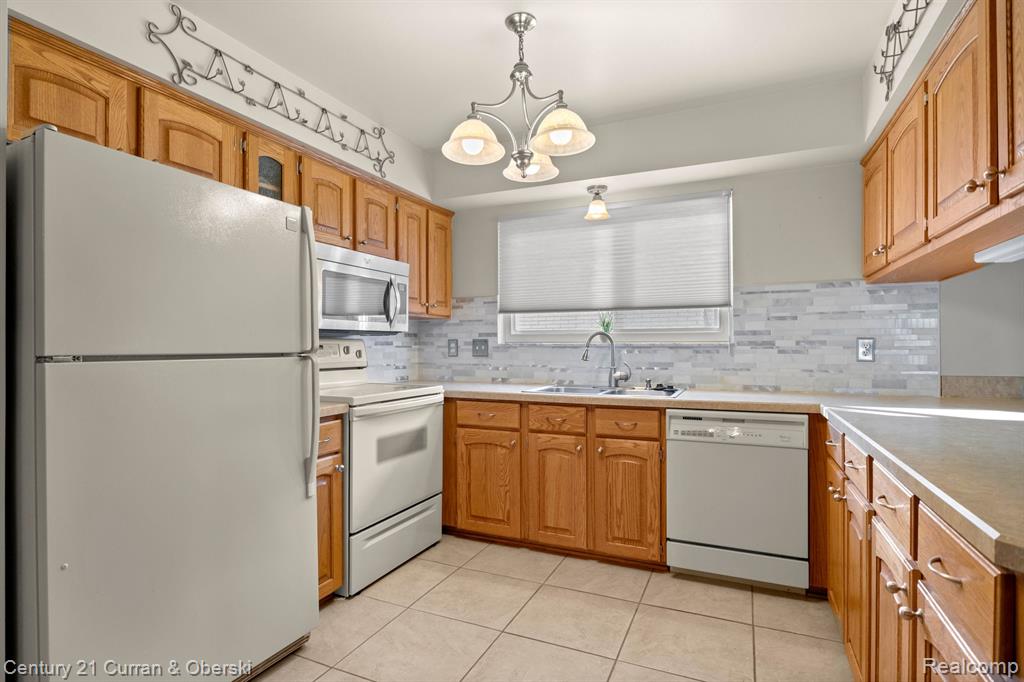 21648 Hall Road Woodhaven, MI 48183 - Photo 6 of 28