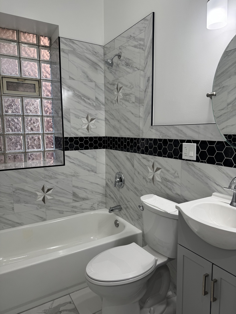 7204 South Union Avenue Chicago, IL 60621 - Photo 7 of 12 a bathroom with a toilet a sink and bathtub