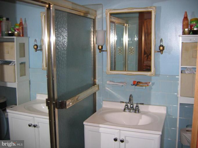 4209 Garrett Park Road Silver Spring, MD 20906 - Photo 4 of 10 Master Bath