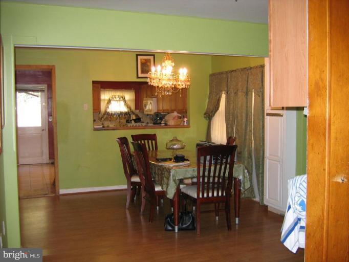 4209 Garrett Park Road Silver Spring, MD 20906 - Photo 7 of 10 Dining Room