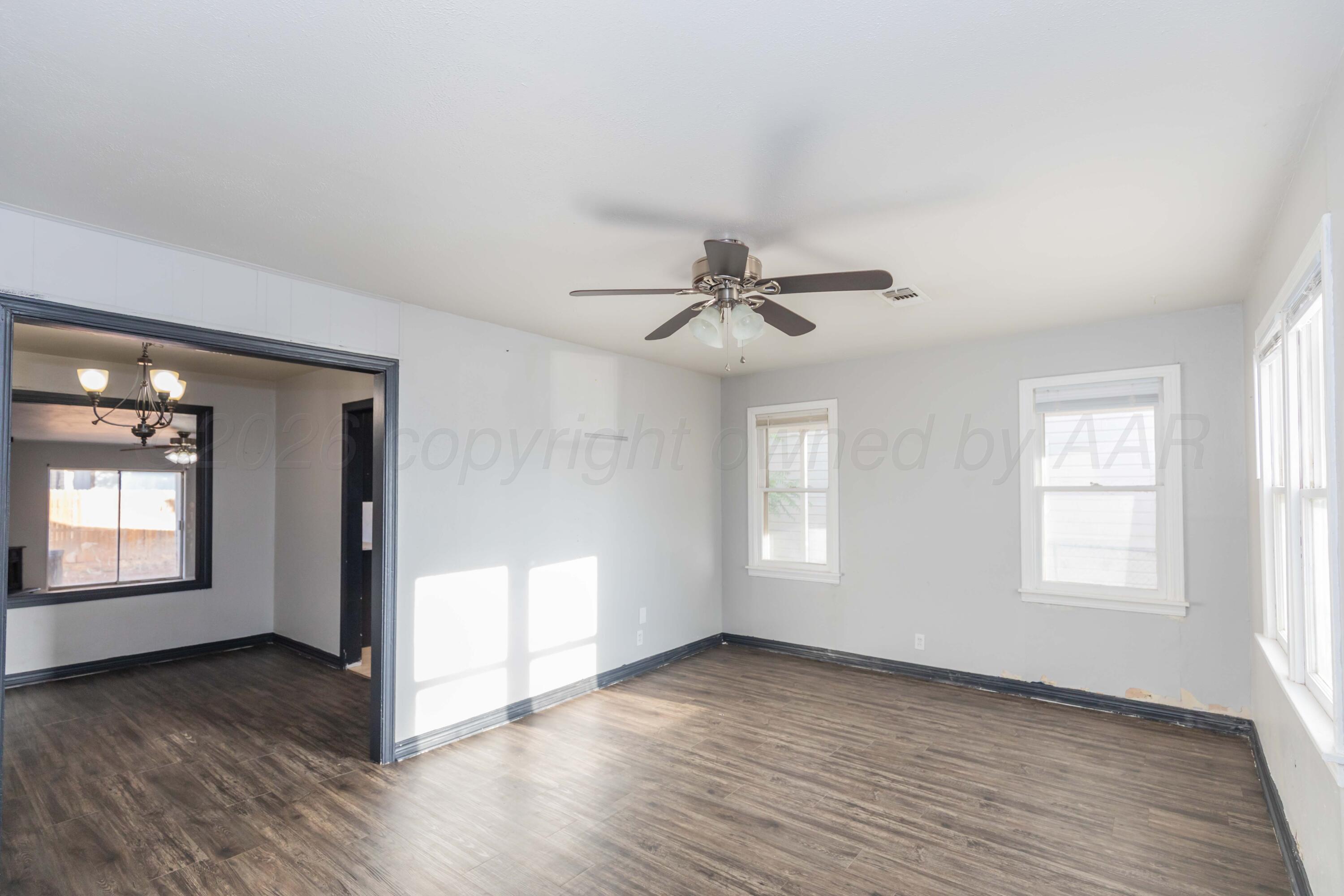 4110 South Lipscomb Street Amarillo, TX 79110 - Photo 4 of 36 LIVING ROOM VIEW 1