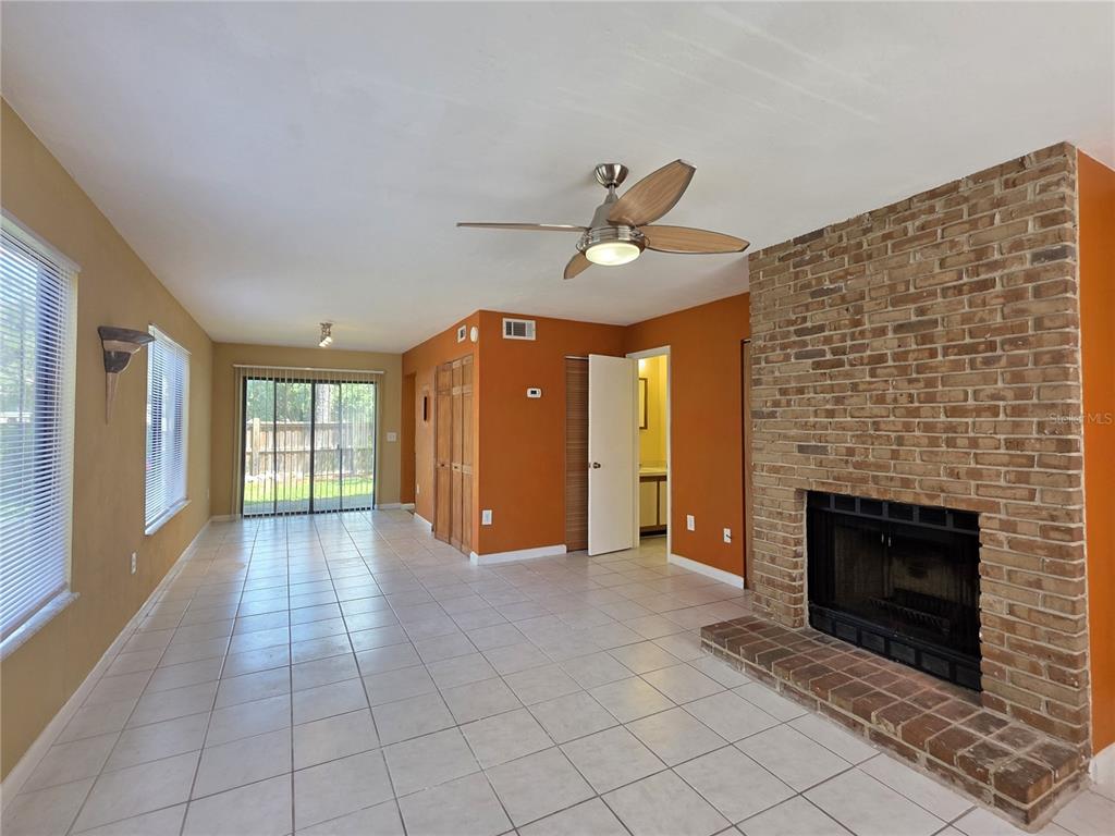2300 Southwest 43rd Street, Unit M1 Gainesville, FL 32607 - Photo 2 of 23 Gallery Image 2