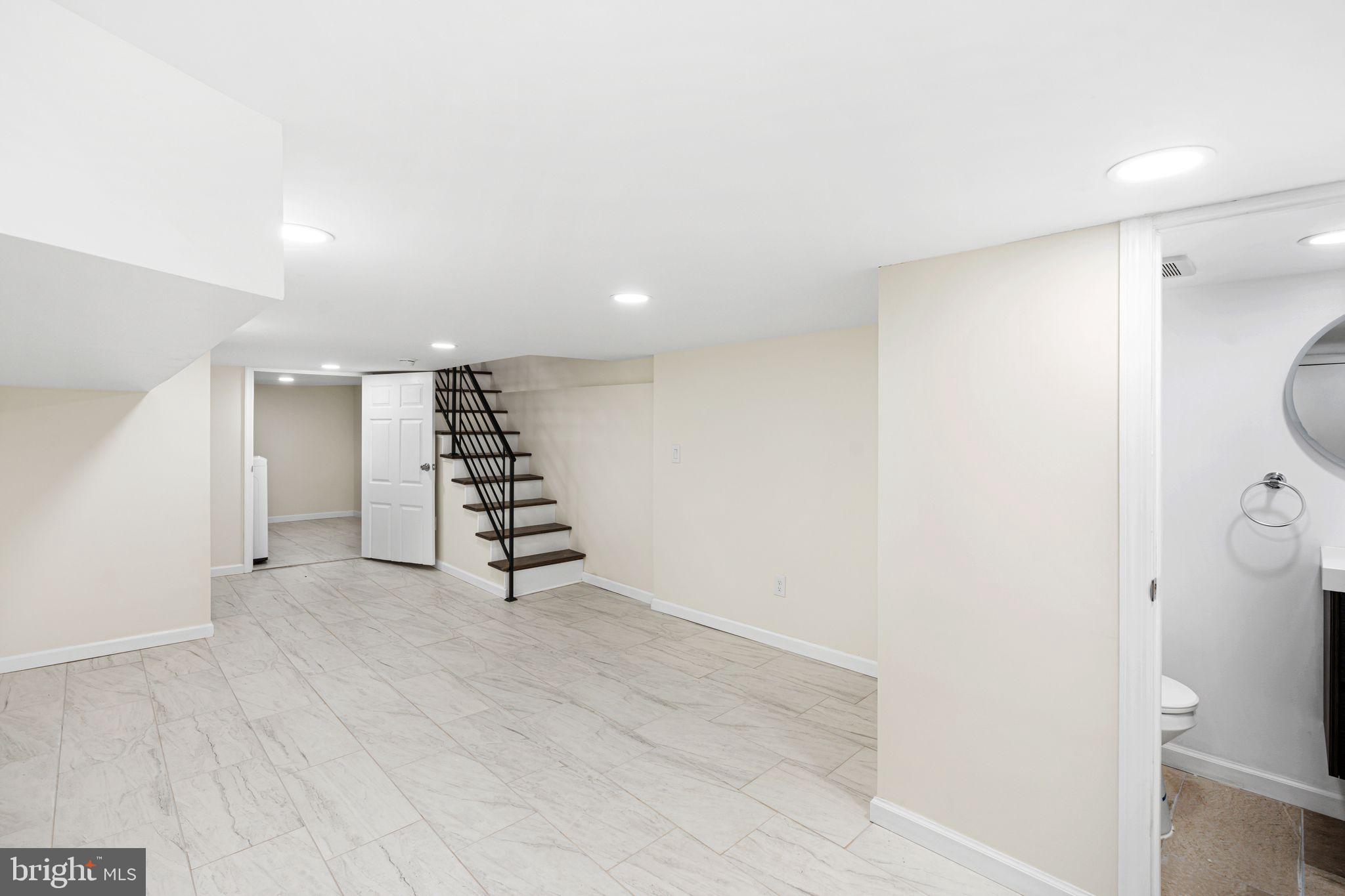 1535 South Mole Street Philadelphia, PA 19146 - Photo 23 of 28 a view of an empty room with a window