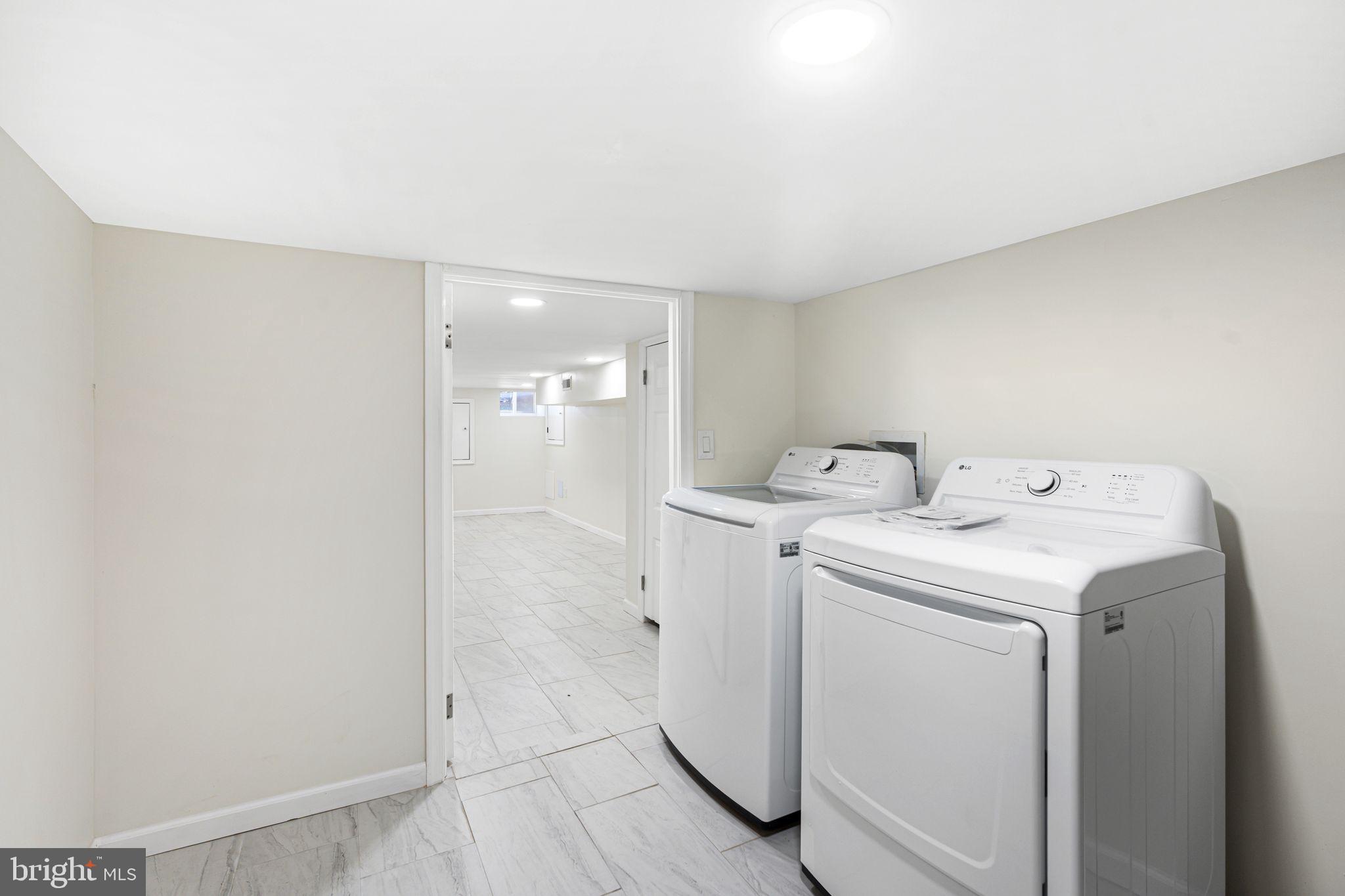 1535 South Mole Street Philadelphia, PA 19146 - Photo 25 of 28 a utility room with dryer and washer