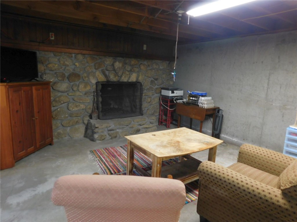 12 Boulder Road Hopkinton, RI 02833 - Photo 15 of 25