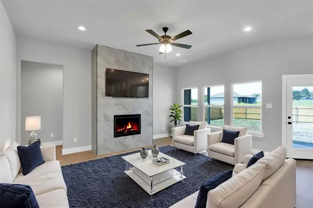 $395,999 | 520 East Lamar Street, Palmer, TX 75152