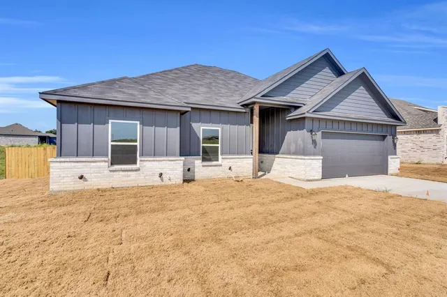 $395,999 | 520 East Lamar Street, Palmer, TX 75152