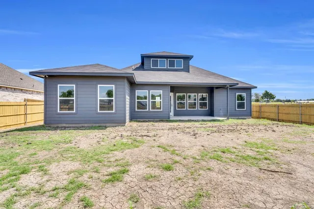 $395,999 | 520 East Lamar Street, Palmer, TX 75152