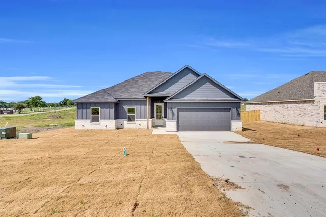 $395,999 | 520 East Lamar Street, Palmer, TX 75152