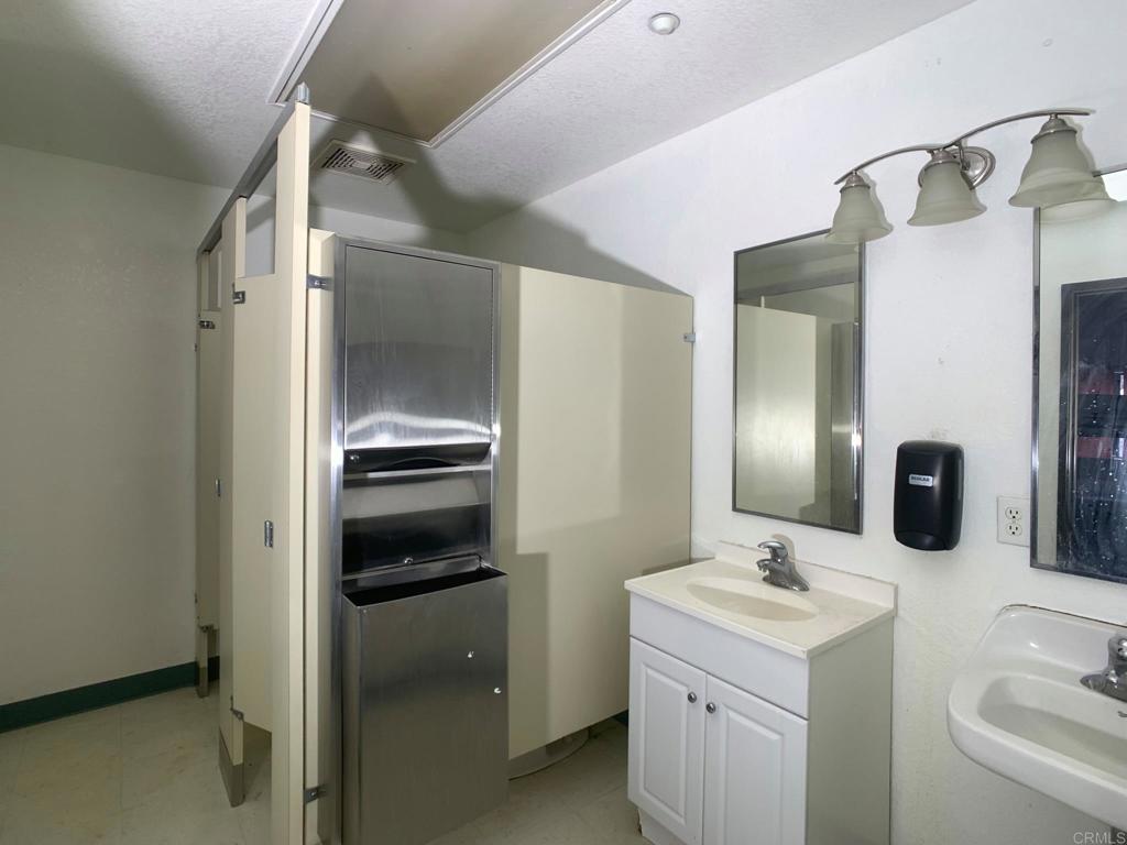 24352 Featherstone Canyon Road Lakeside, CA 92040 - Photo 34 of 72 a bathroom with a sink and a mirror