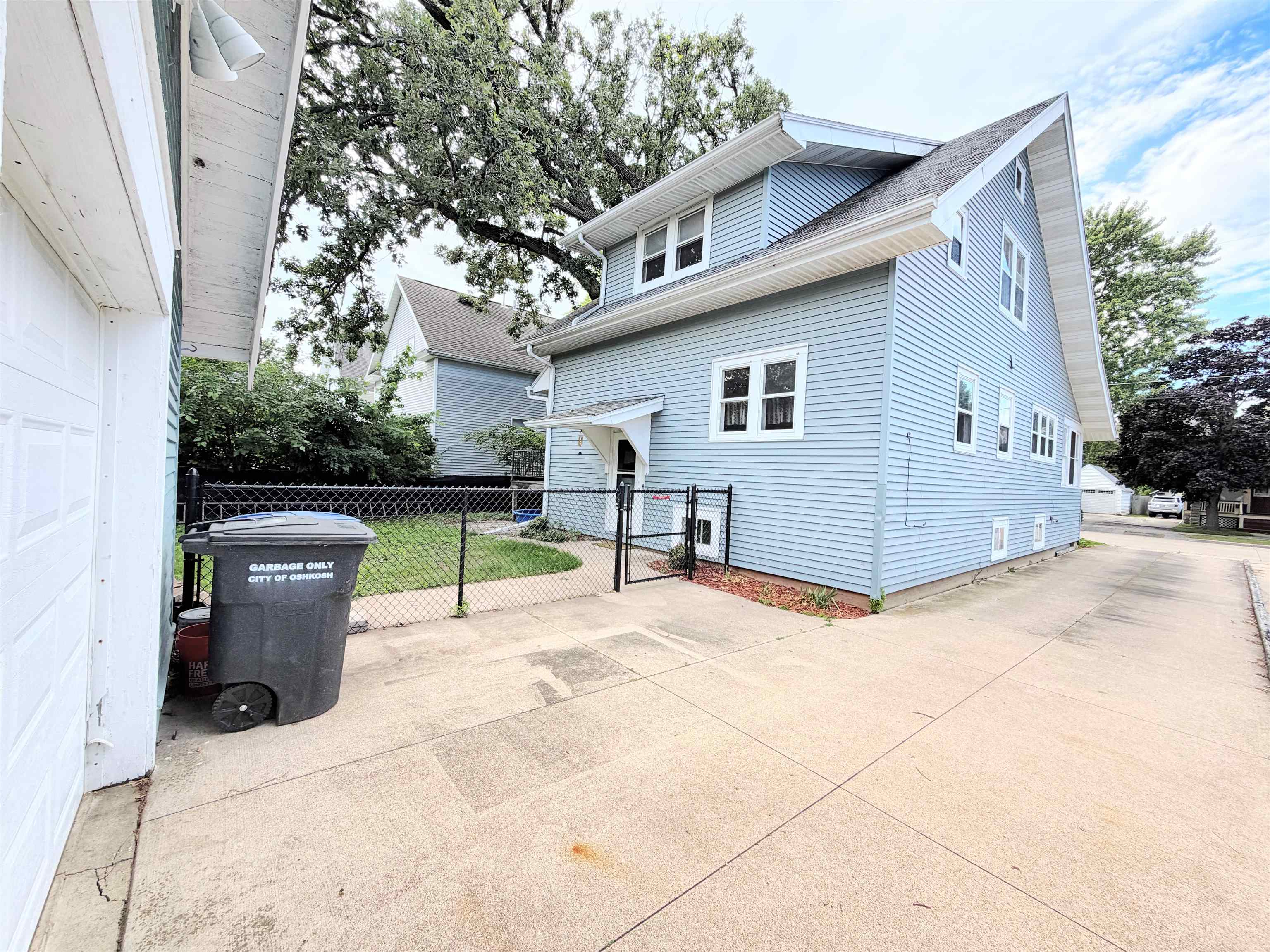 1554 Plummer Street Oshkosh, WI 54902 - Photo 3 of 15